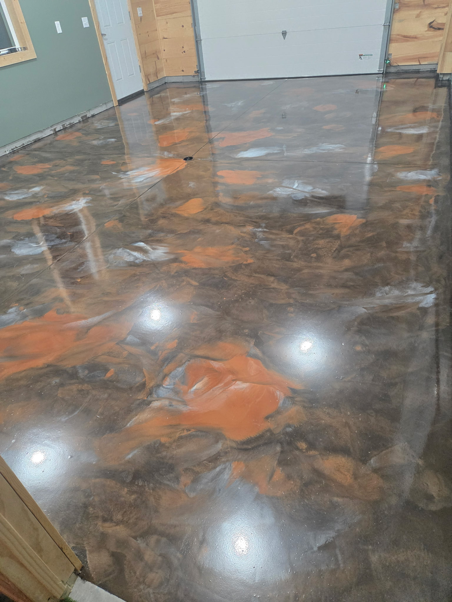 Metallic epoxy garage floor