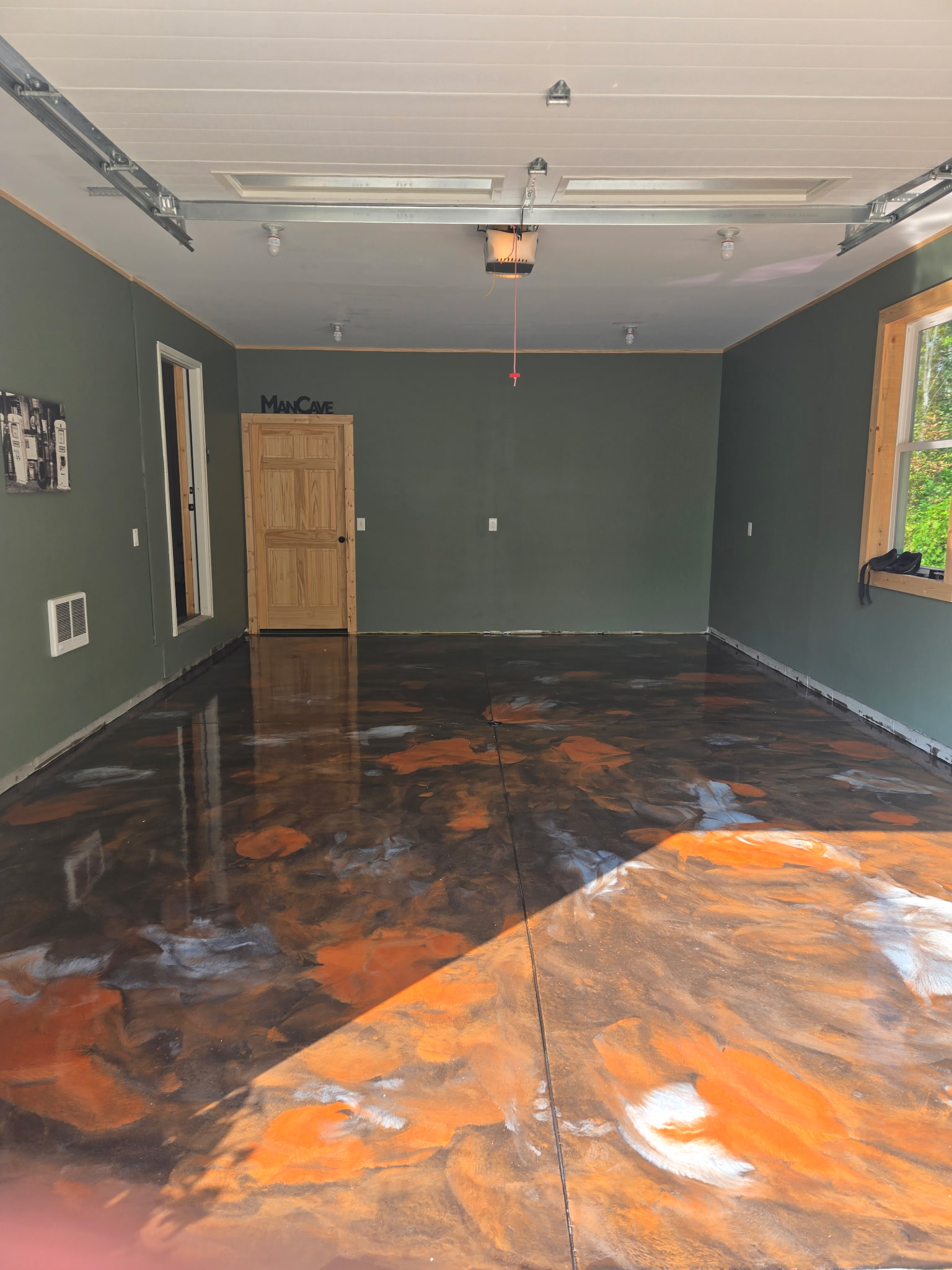 Metallic epoxy garage floor